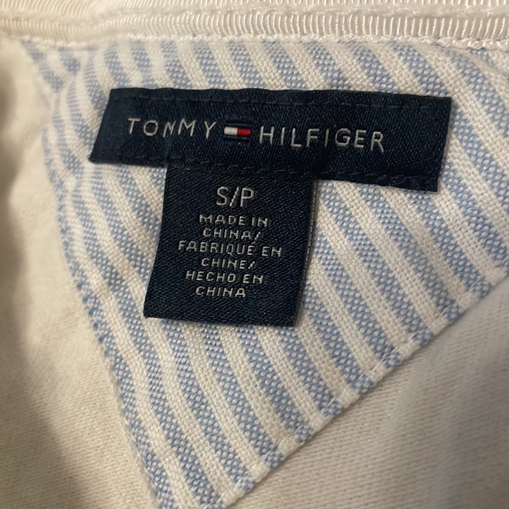 White collared shirt - Picture 2 of 4